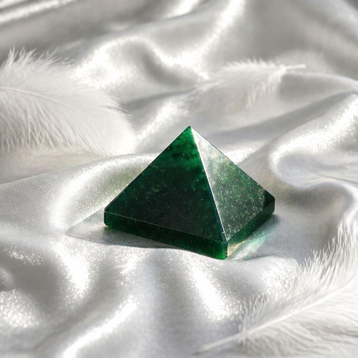Natural Green Jade Pyramid - Polished Gemstone  - 150-200 - 1
